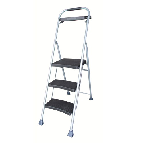 3 STEP LADDER WITH BIG PLASTIC STEPS AND WORKING TRAY